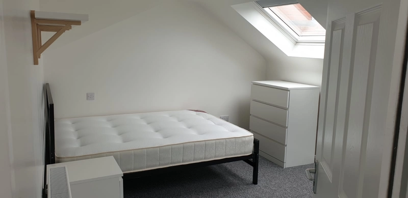 Cranwell Street - 6 Bed (one room remaining) - Thumbnail 11